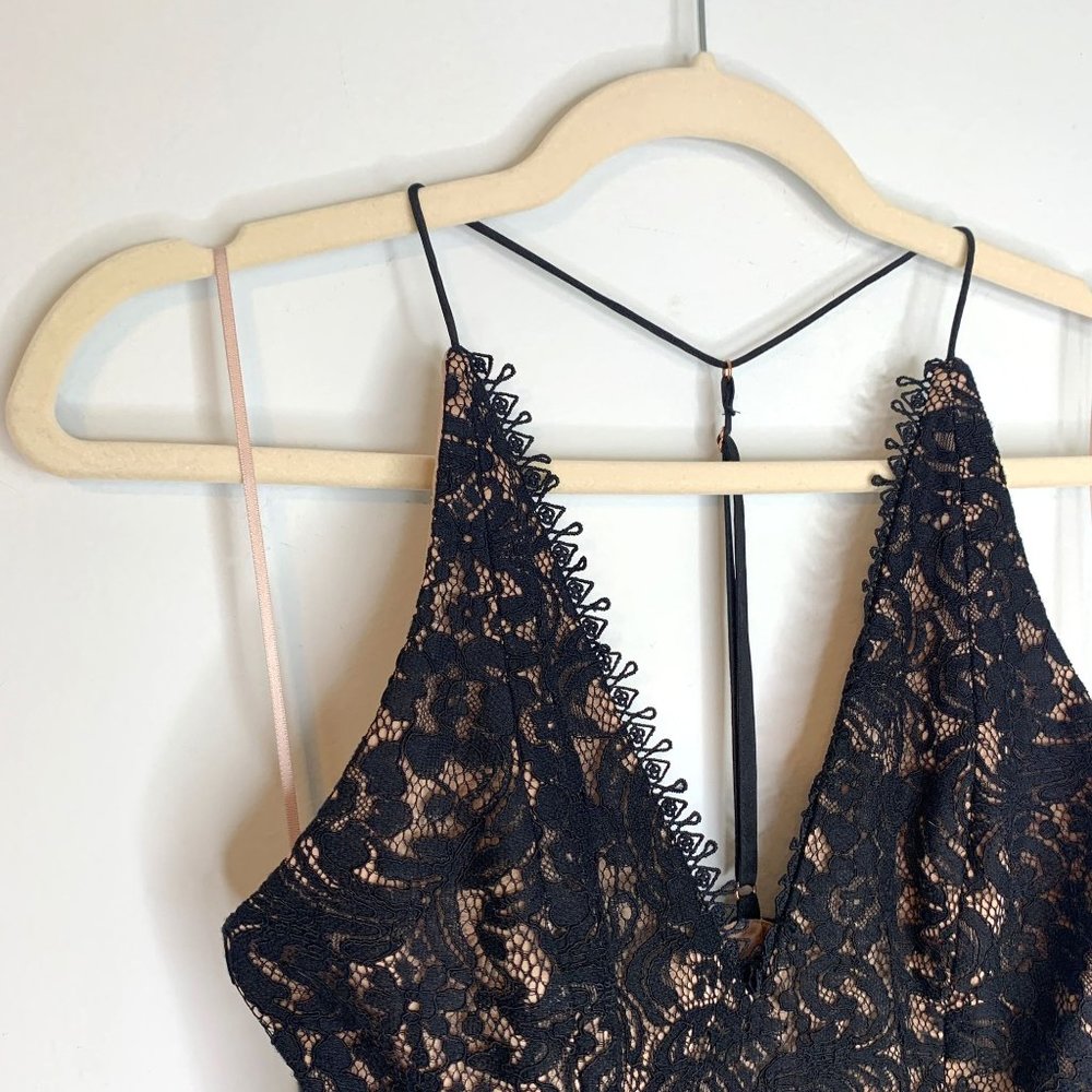 STYLESTALKER x Revolve Black Lace Plunge Romper with Pockets Sz S - Picture 6 of 12